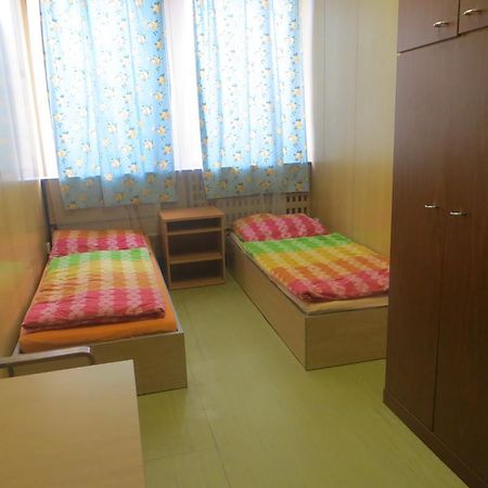Hostel Monty Ricany (Central Bohemian) Exterior foto