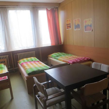 Hostel Monty Ricany (Central Bohemian) Exterior foto