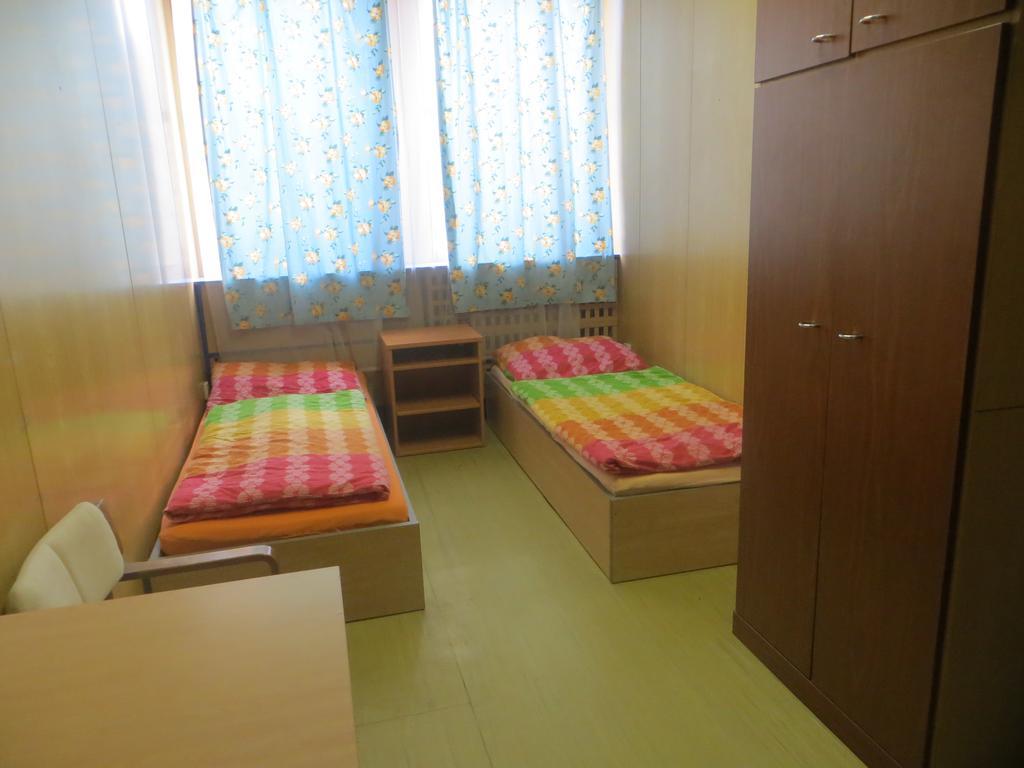Hostel Monty Ricany (Central Bohemian) Exterior foto