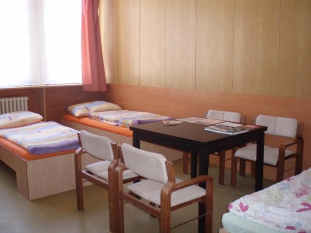 Hostel Monty Ricany (Central Bohemian) Exterior foto