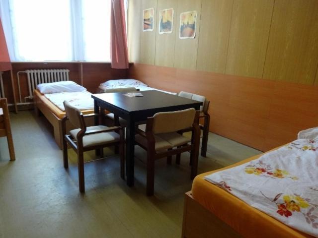 Hostel Monty Ricany (Central Bohemian) Quarto foto